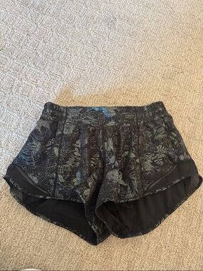 hotty hot lululemon shorts size  8